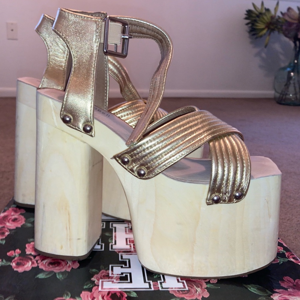 JEFFREY CAMPBELL PLATFORM GOLD HEEL 😍